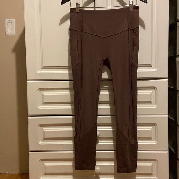 Lululemon 23’ cropped size 12 leggings - Picture 1 of 6